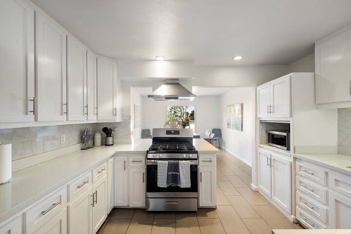 Fits 14 only 20 min to SF close to Airport Beaches gallery image 5