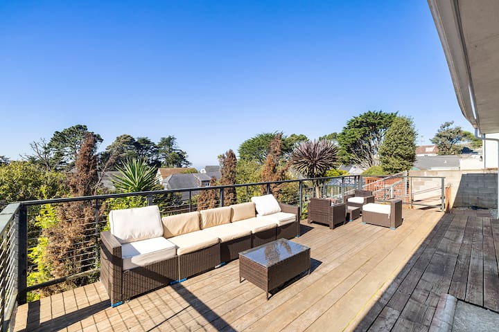 Fits 14 only 20 min to SF close to Airport Beaches