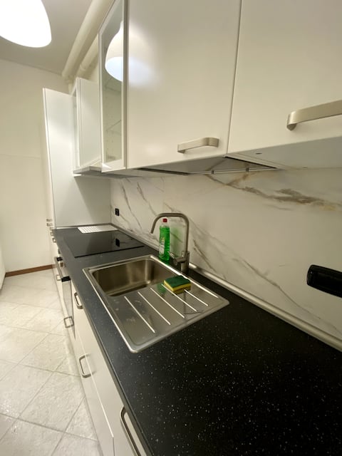 Annuncio Airbnb popolare: House of the Little Panther-3 min walk to the lake a Lecco