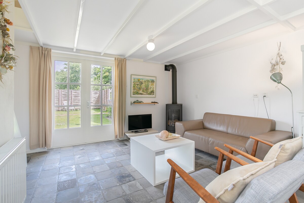 Top performing Airbnb: Cottage De Levensboom in Wijk 05 Oostkapelle
