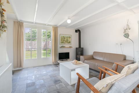 Top performing Airbnb: Cottage De Levensboom in Oostkapelle