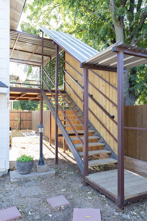 Loft Apt - Smoke Free property-Downtown Jacksboro