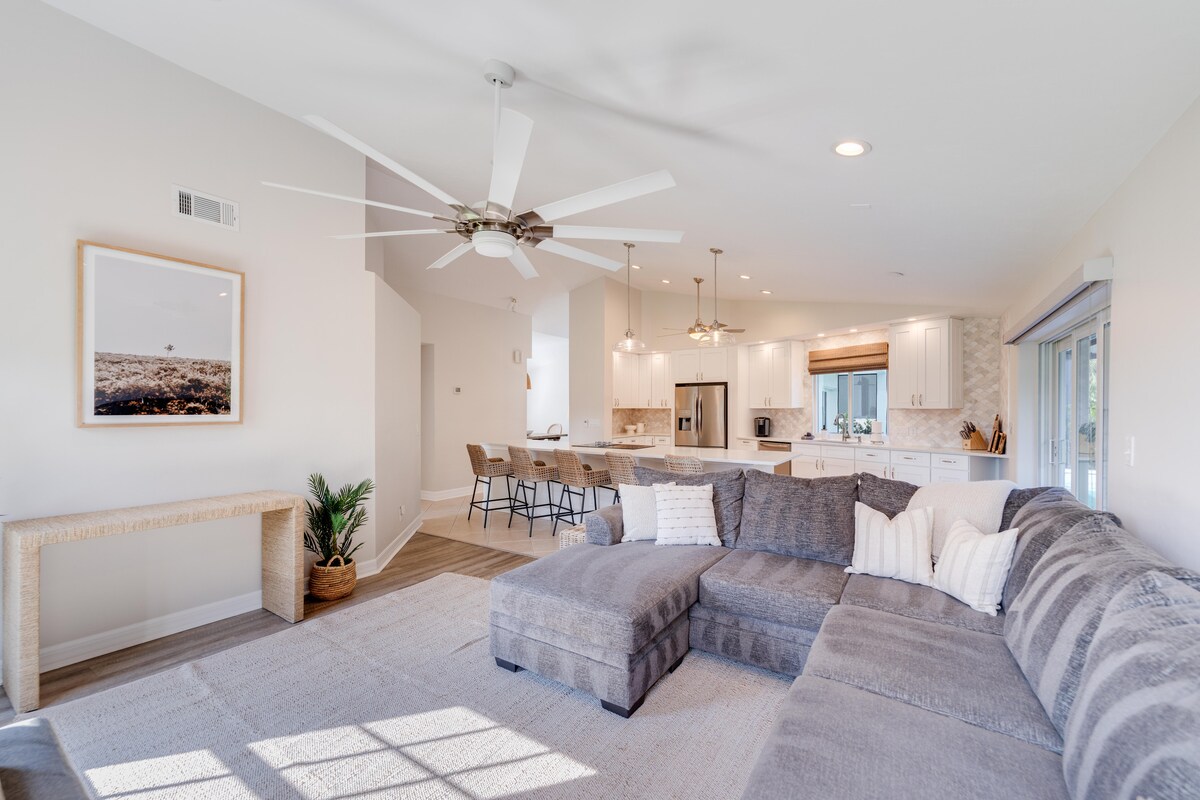 Popular Airbnb listing: Steps to Beach, Restaurants, Pool, Pet Friendly in Marco Island