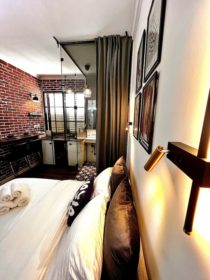 Designer Studio near Bahai Gardens — 2