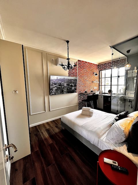 Designer Studio near Bahai Gardens — 3
