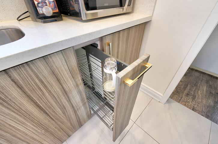 Amazing New Spacious 6BR, 7 Beds gallery image 2