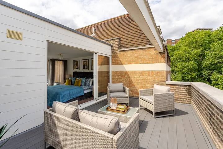 Lavish Extravagant Mansion Home by Mayfair gallery image 2