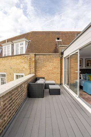 Lavish Extravagant Mansion Home by Mayfair gallery image 4