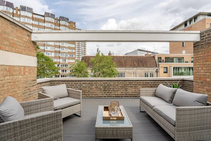 Lavish Extravagant Mansion Home by Mayfair gallery image 3