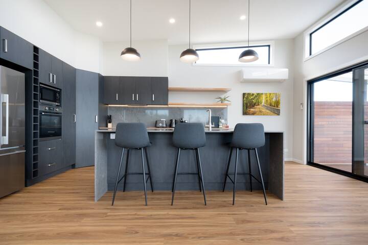 Wedgetail On The Tamar gallery image 5