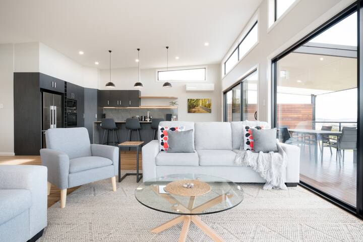 Wedgetail On The Tamar gallery image 2