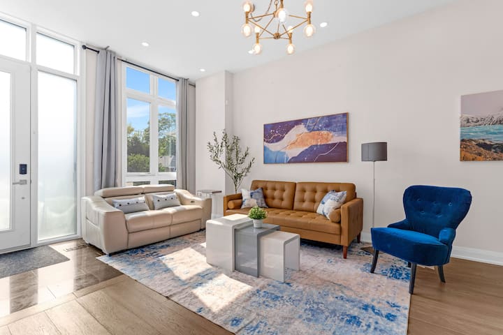 Dec Deal! Modern 4br, Free Parking, Prime Location