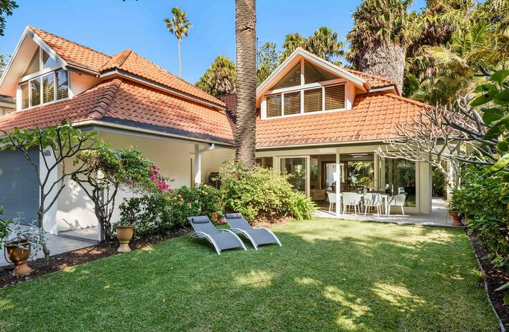 Bilgola Beach House- Direct Beach Access gallery image 2