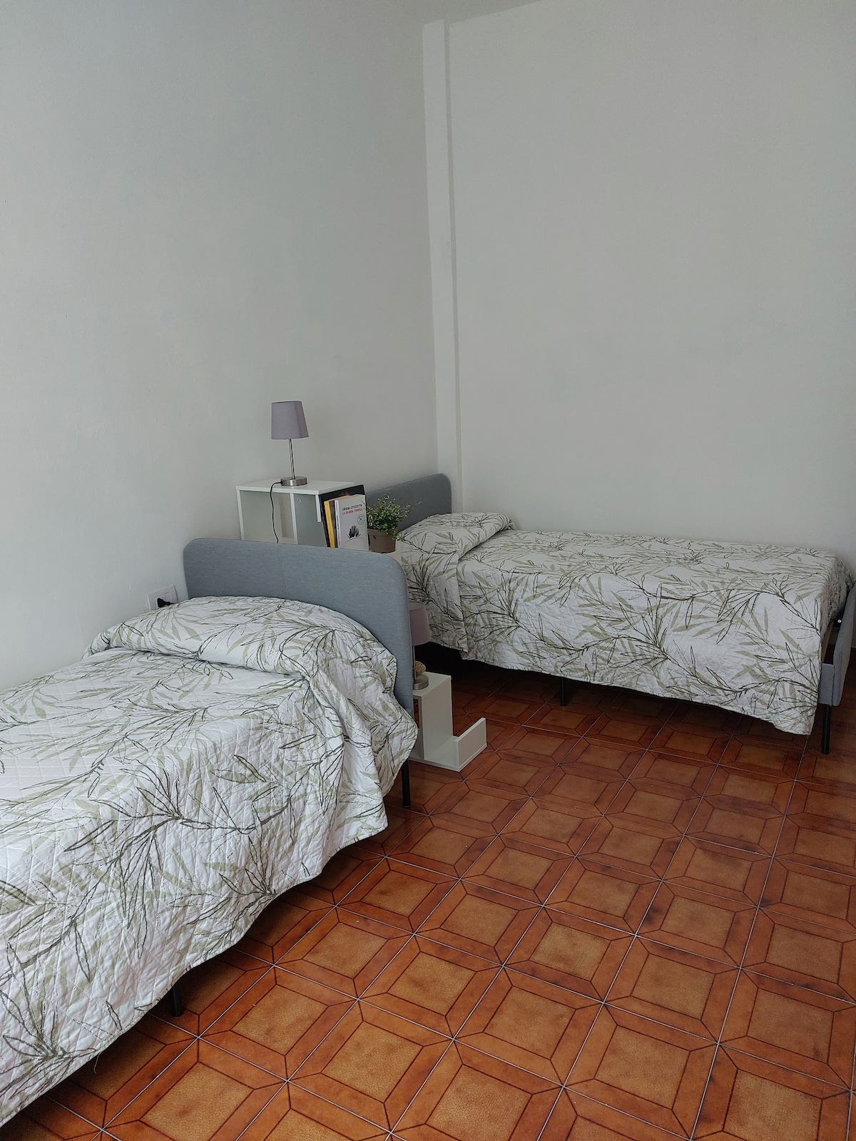 Dhomë gjumi -2 krevate tek 