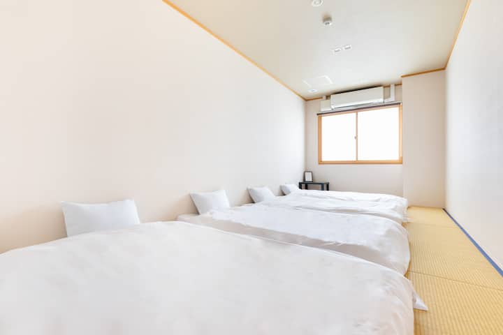 【Tatami】Japanese style Private Room with 6 Futon - Hostels for Rent in ...