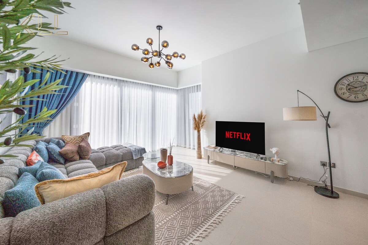Popular Airbnb listing: Luxury Apartment Downtown Dubai in Burj Khalifa