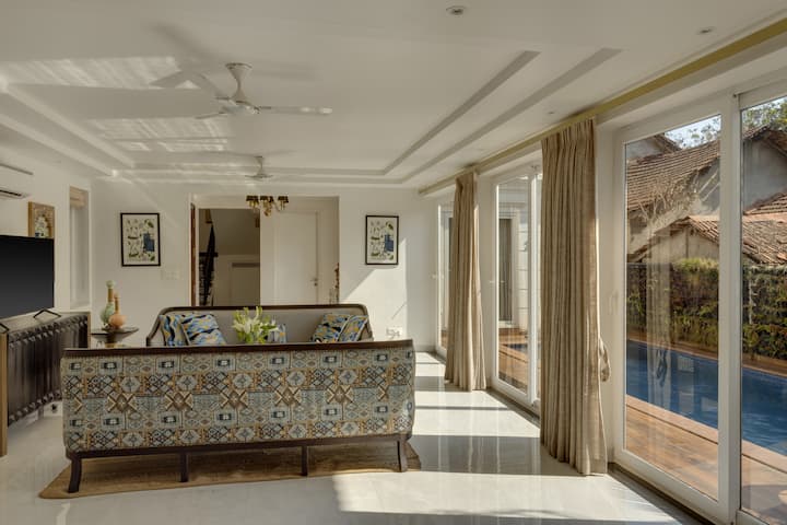 Living room image 12