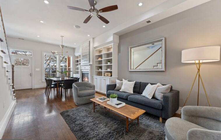 Spacious Capitol Hill Rowhouse gallery image 5