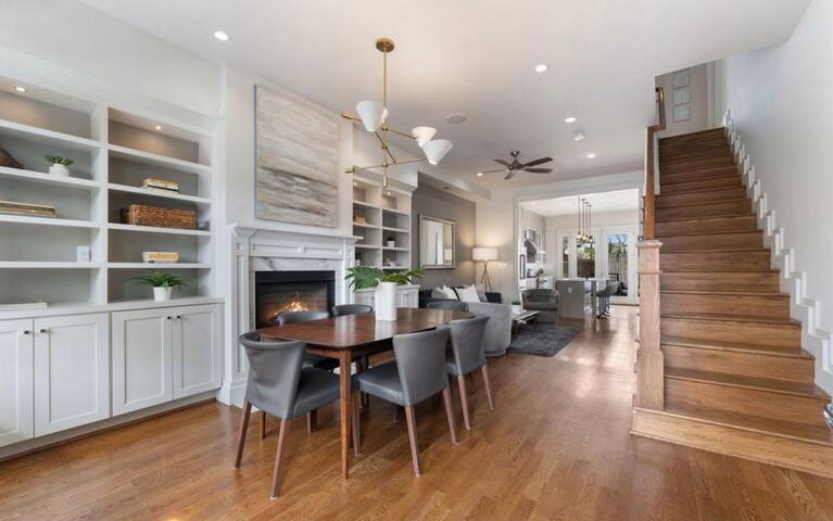 Spacious Capitol Hill Rowhouse gallery image 4
