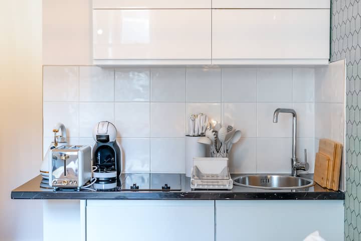 Sophisticated Studio Space In Prime Spot! - London