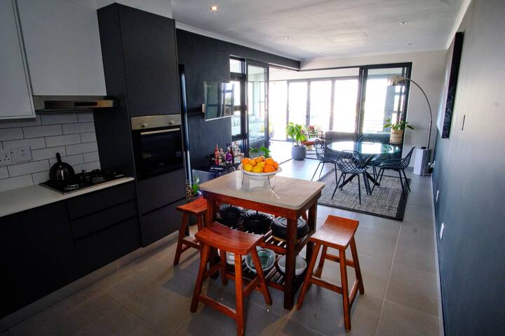 The Cozy Lily Penthouse gallery image 5