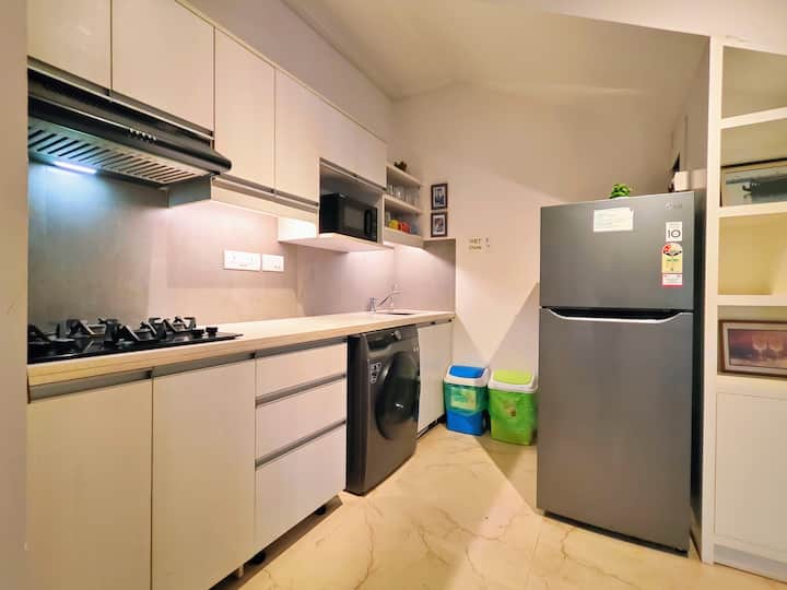 Full kitchen image 1