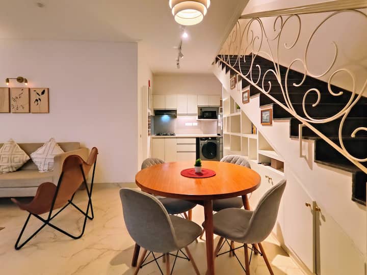 Dining area image 4