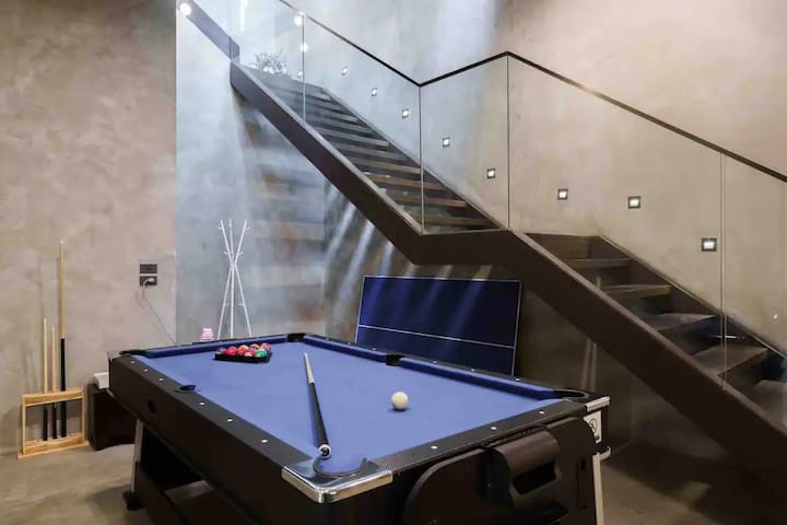 Luxury Modern Pool Jacuzzi Villa 5BR Thonglor gallery image 5