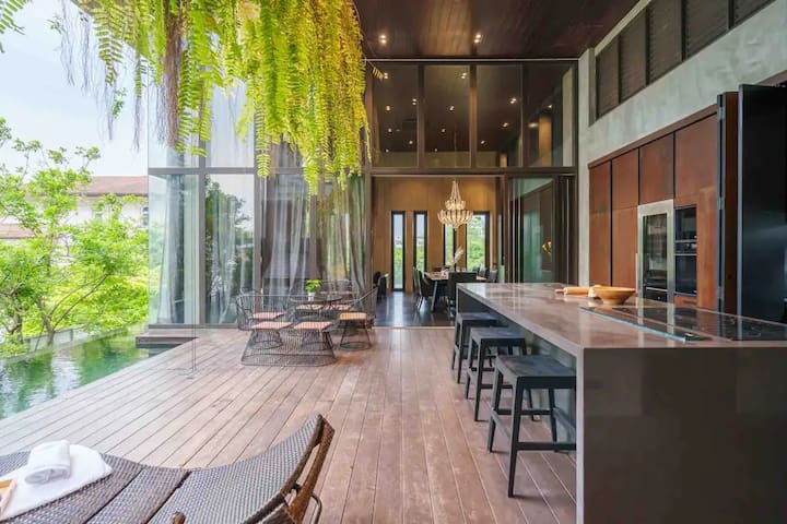 Luxury Modern Pool Jacuzzi Villa 5BR Thonglor gallery image 4