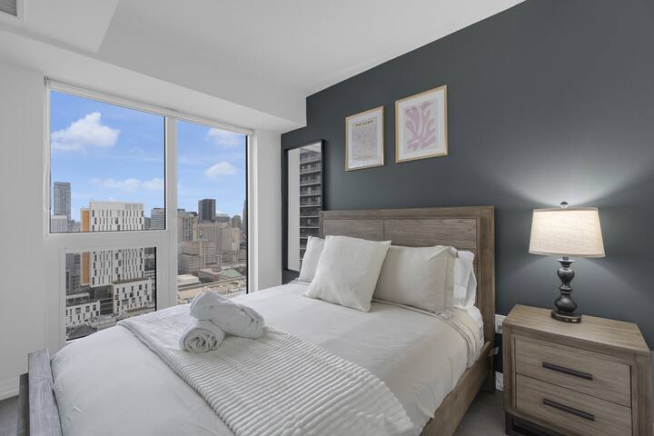 Amazing 2 BR – 5 min Walk to Centre – City View gallery image 2