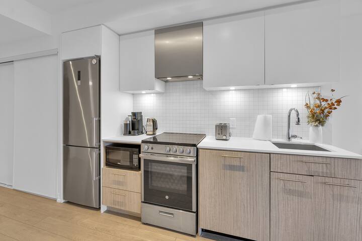 Amazing 2 BR – 5 min Walk to Centre – City View gallery image 5