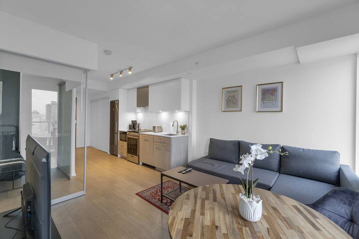 Amazing 2 BR – 5 min Walk to Centre – City View gallery image 4