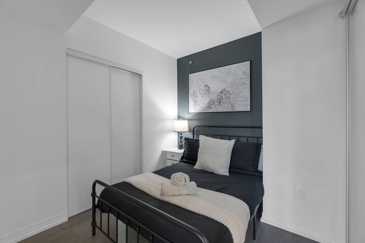 Amazing 2 BR – 5 min Walk to Centre – City View gallery image 3