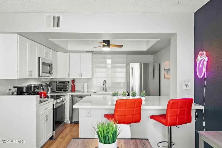 Modern Scottsdale Condo In The Heart Of Old Town - Scottsdale, AZ