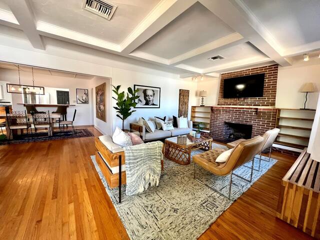 Venice Beach Bungalow: Great yard +Fire Pitt