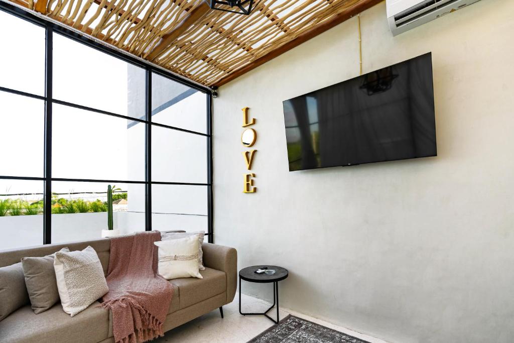 Villa in South Kuta · 3 bedrooms · 3 beds · 3 private baths, συγκρίσιμο Airbnb