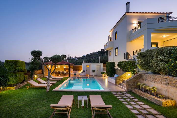 Dream Villa Georgia-Heated Pool