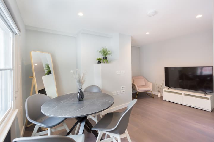 Luxury Townhouse in London Theatre District