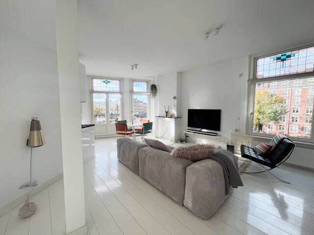 Light apartment in Oud-West!