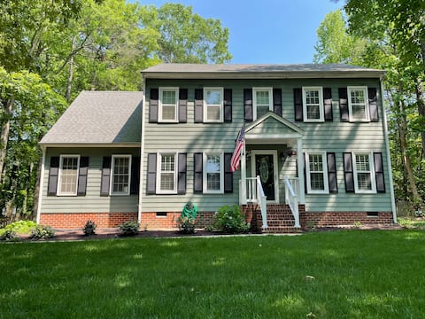 Luxurious Spacious Retreat Close to Everything