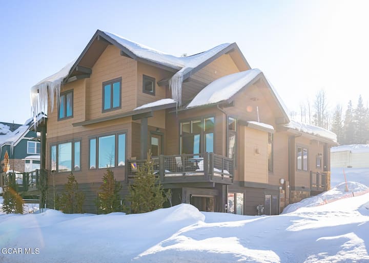 Whistlestop Chalet - 3bd/3.5ba - Private Hot Tub - Winter Park, CO