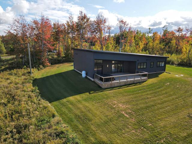 Eagles Point -Waterfront Retreat gallery image 2