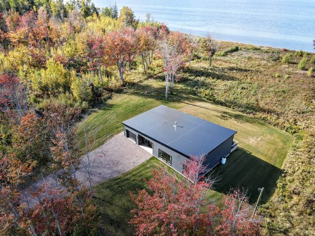 Eagles Point -Waterfront Retreat gallery image 3