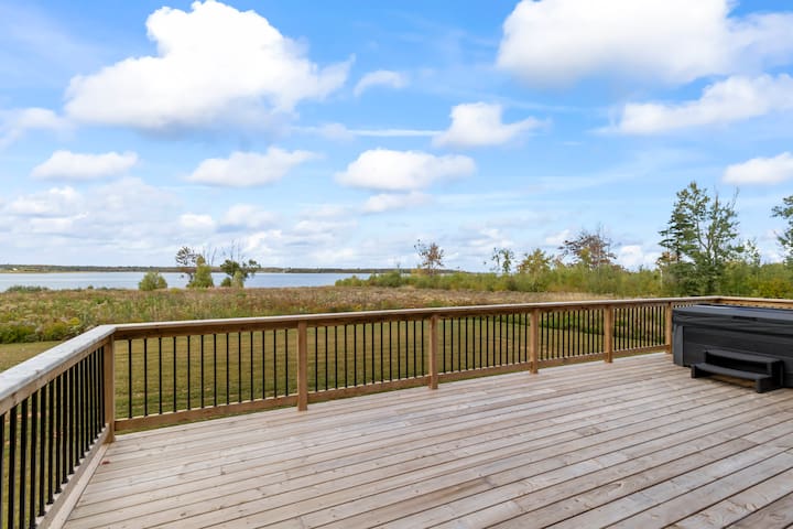 Eagles Point -Waterfront Retreat gallery image 4