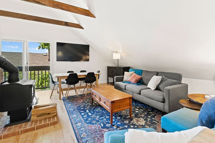 Loft Rooms | Walk To Downtown - Beverly