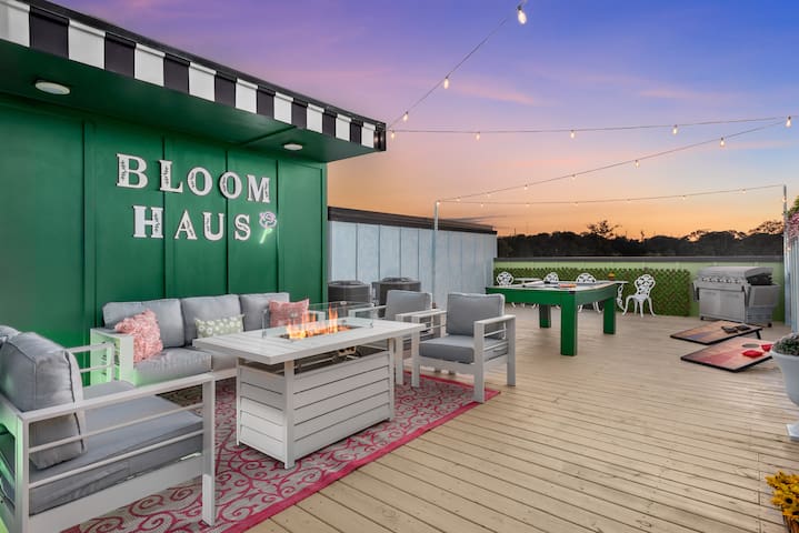 Floral Luxe Oasis | Private Rooftop Near Broadway