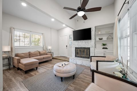 4BR3BA Family Retreat*Sleeps 8*PrivYard*I-85/I-285