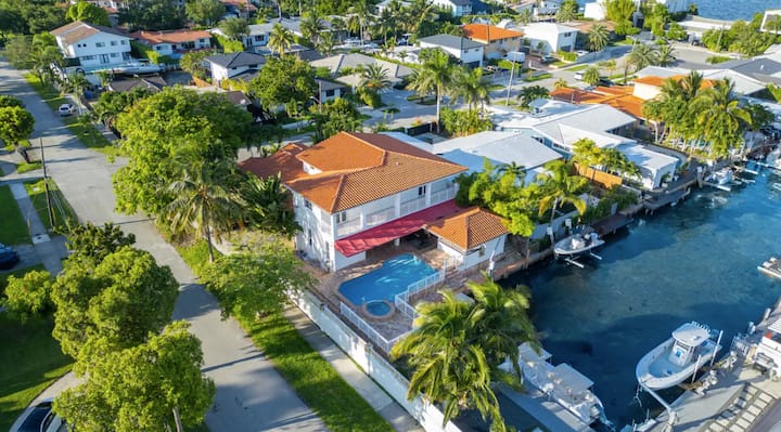 Waterfront Villa In Miami Shores - Miami, FL