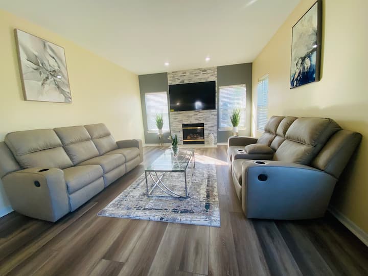 Wonderful 4br Home - Port Washington, WI