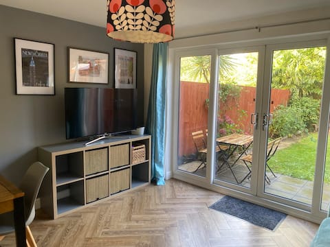 Top Airbnb: Cardiff 2bds light home close2stadium+free parking in Grangetown